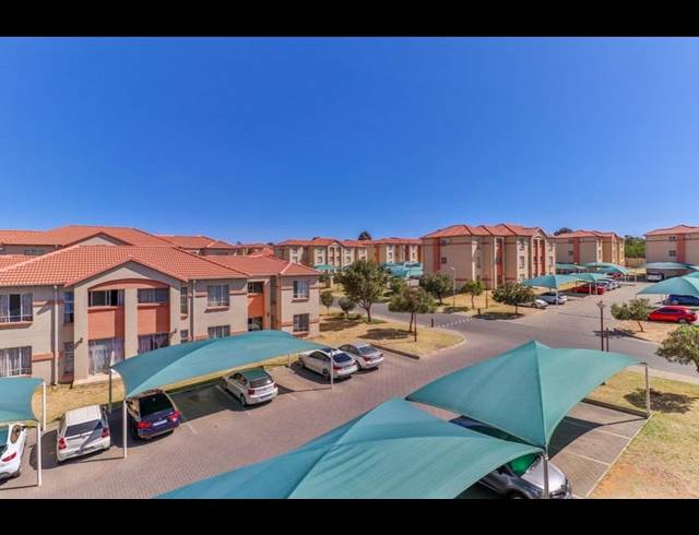 3 BEDROOM TOWNHOUSE FOR SALE IN ORMONDE